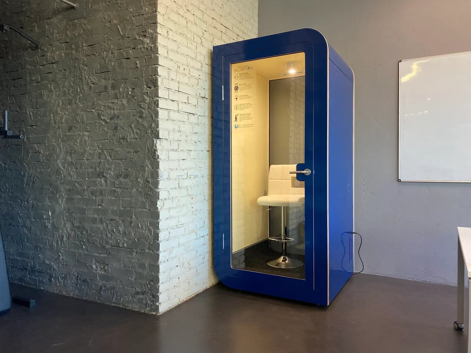 Silentbox acoustic booth — Blue body, Loft space