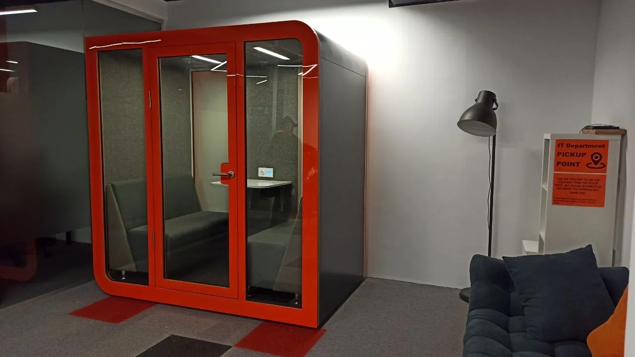 Silentbox acoustic booth — Orange, Tech workspace
