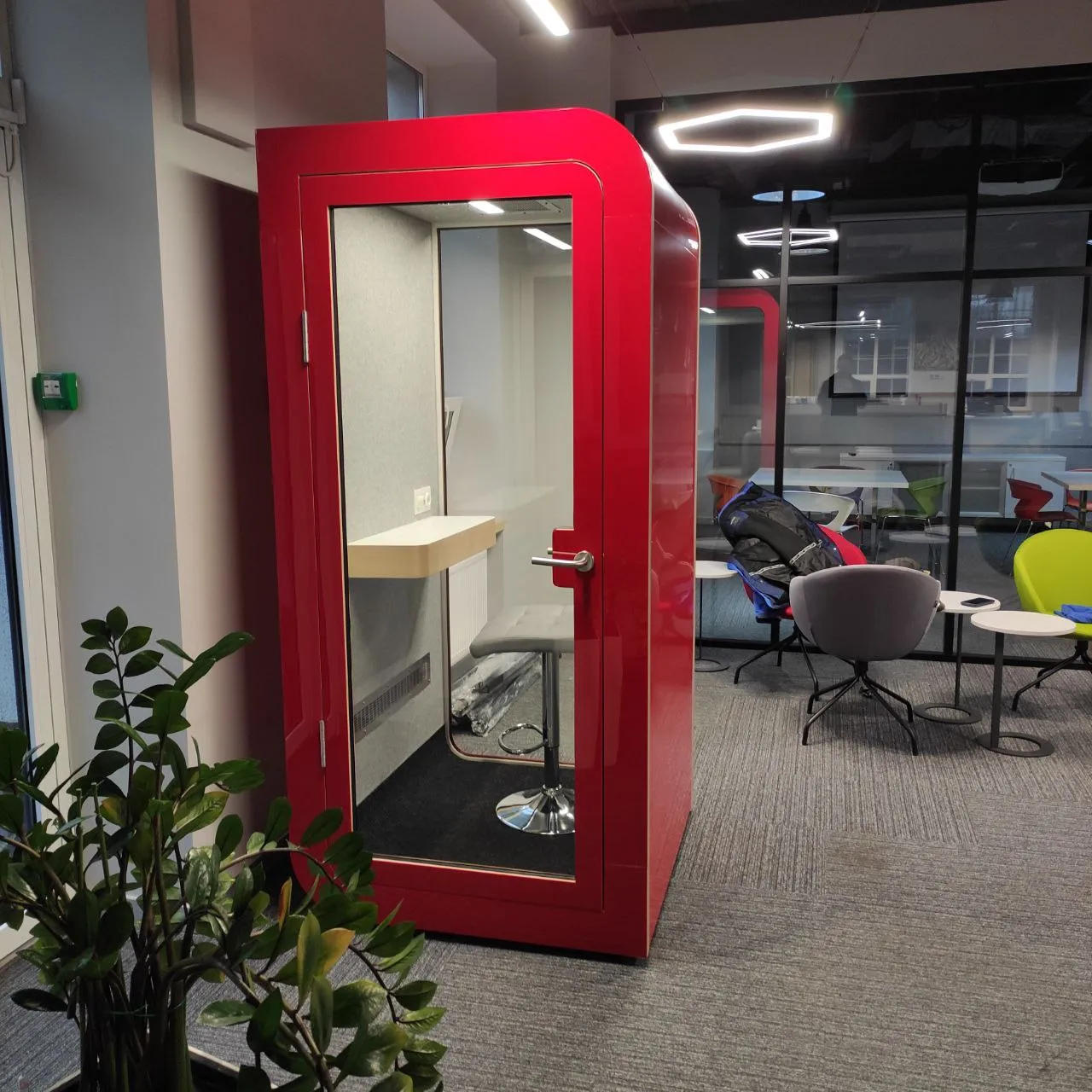 Silentbox acoustic booth — Gloss red, Corporate office