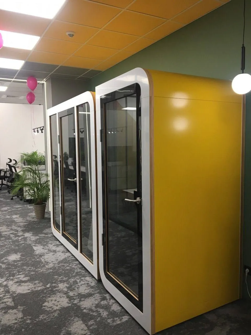 Silentbox acoustic booth — Yellow & white, Open-plan office