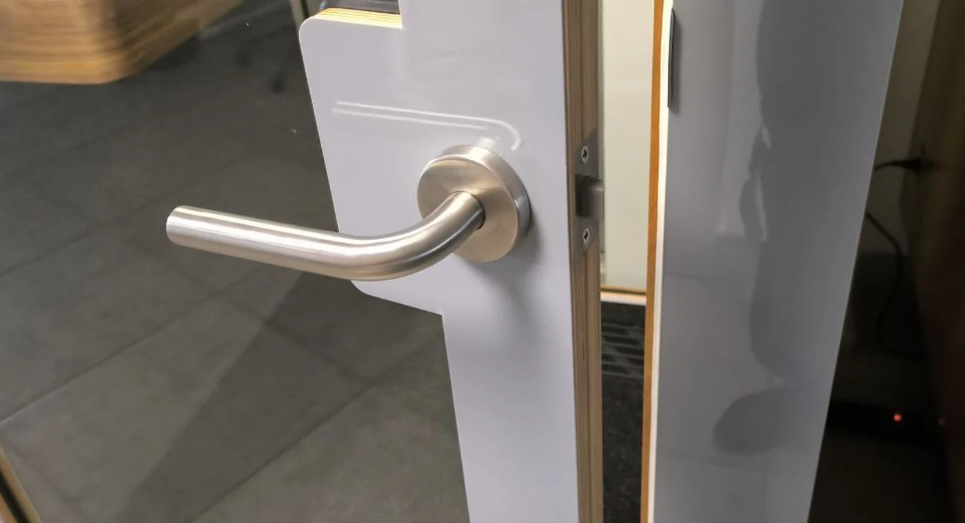 Tight-sealing door