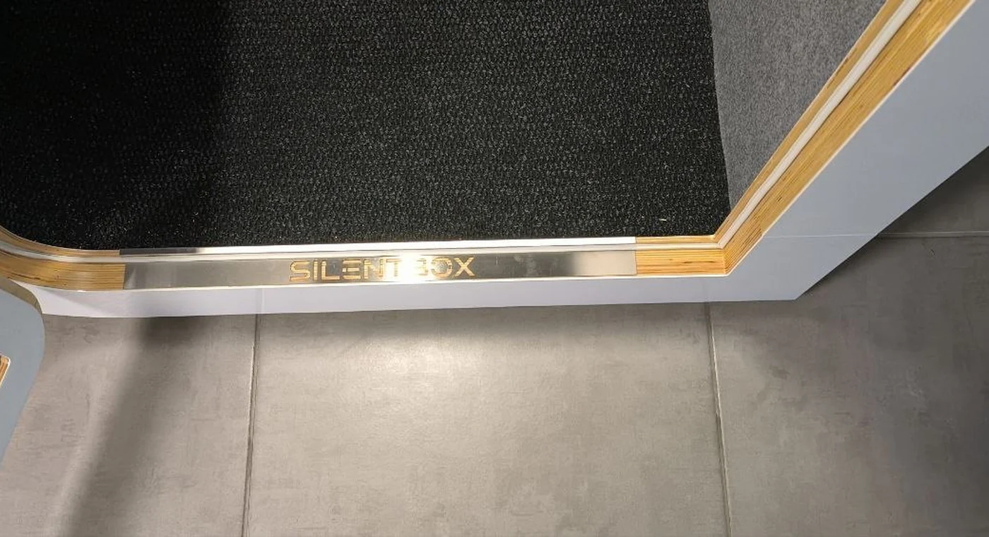 A steel threshold that protects your floor