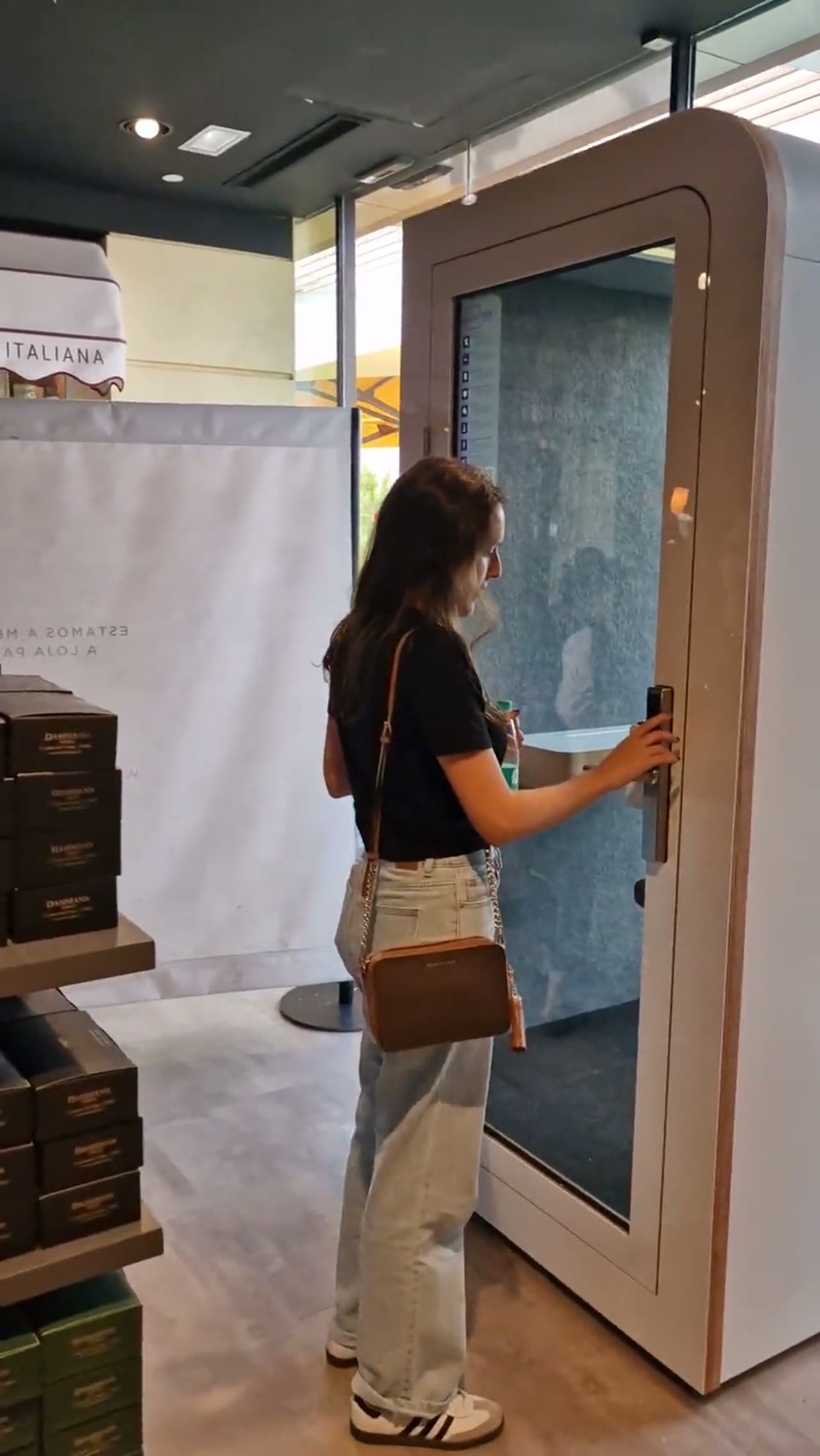 Silentbox — Booth with electronic lock