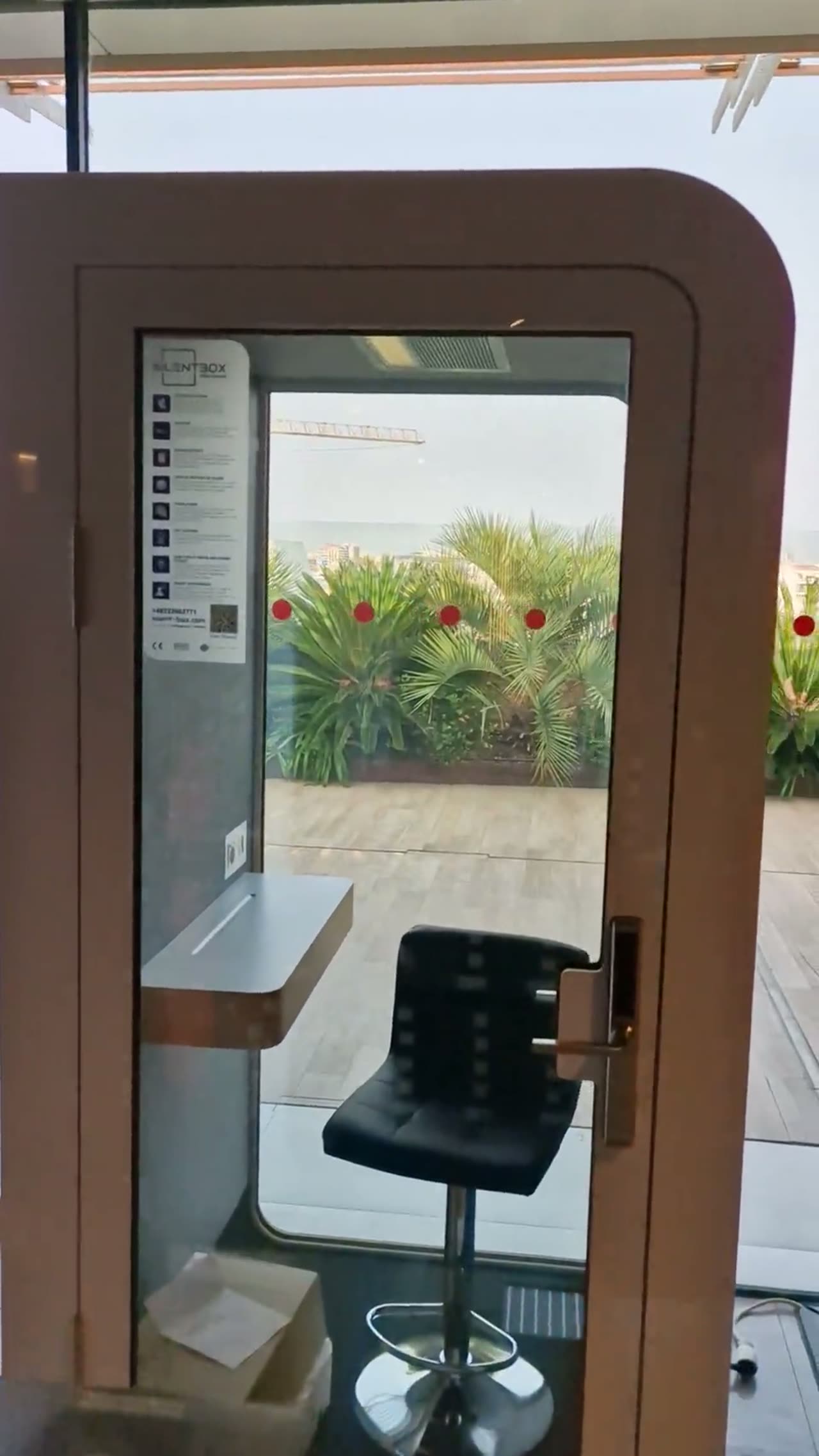 Silentbox — Booth with electronic lock